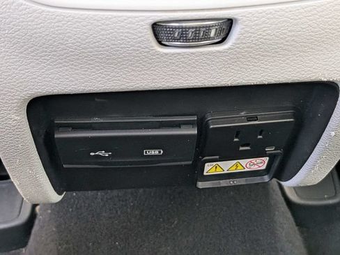 Used 2019 Jeep Cherokee Limited w/ Technology Group FWD image 16