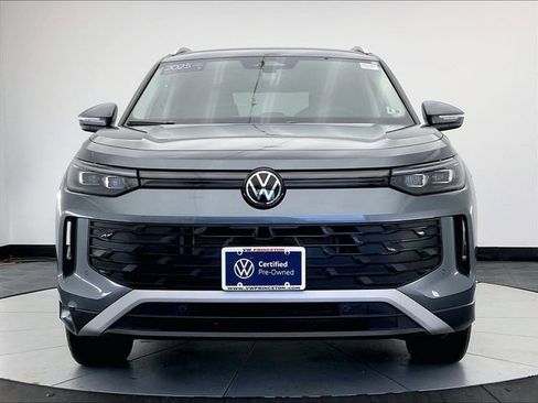 Certified 2025 Volkswagen Tiguan S w/ 18" Wheel Package AWD/4WD image 8