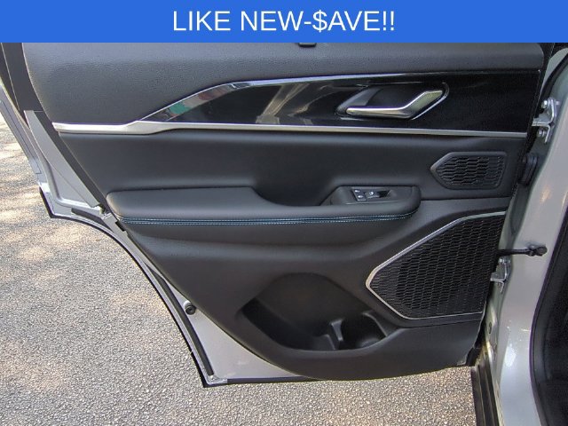 Used 2025 Jeep Grand Cherokee Trailhawk w/ Advanced Protech Group II AWD/4WD image 28