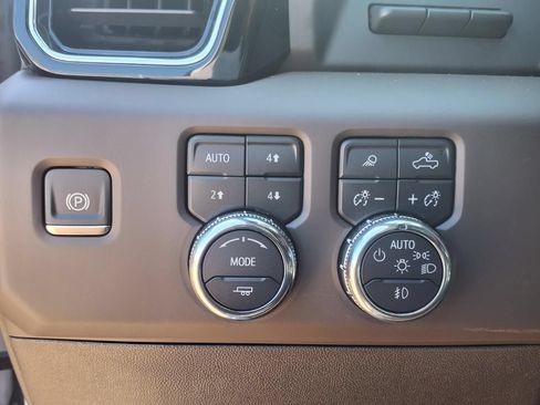 Used 2025 GMC Sierra 2500 Denali w/ Denali Reserve Package AWD/4WD image 22