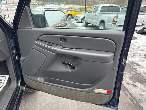 Used 2005 GMC Sierra 2500 SLE w/ Snow Plow Prep Package image 21