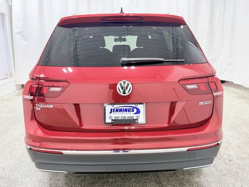 Used 2021 Volkswagen Tiguan SE w/ Panoramic Sunroof Package image 7