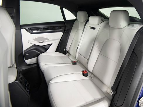 Certified 2025 Porsche Macan 4S Electric image 36