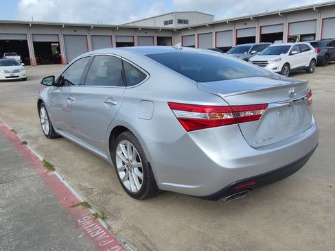 Used 2014 Toyota Avalon Limited w/ Technology Package FWD image 3