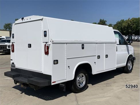Used 2020 Chevrolet Express 3500 w/ Driver Convenience Package RWD image 2