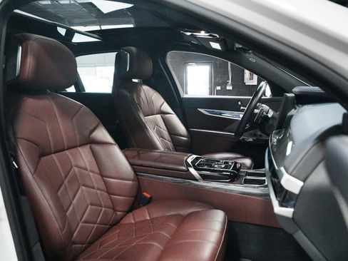 Used 2023 BMW 760i xDrive image 35