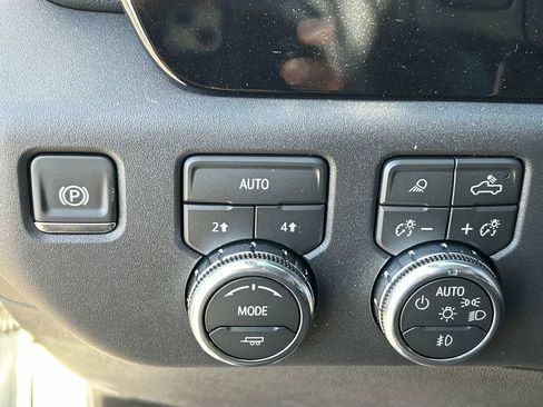 New 2026 GMC Sierra 1500 SLT AWD/4WD image 18