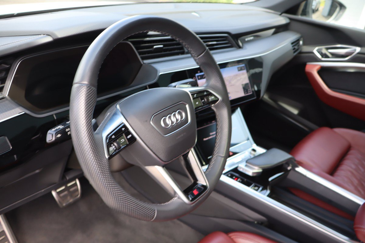 Used 2024 Audi SQ8 e-tron Prestige w/ Prestige Package AWD/4WD image 12