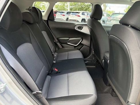 Used 2025 Kia Soul LX w/ LX Technology Package FWD image 19