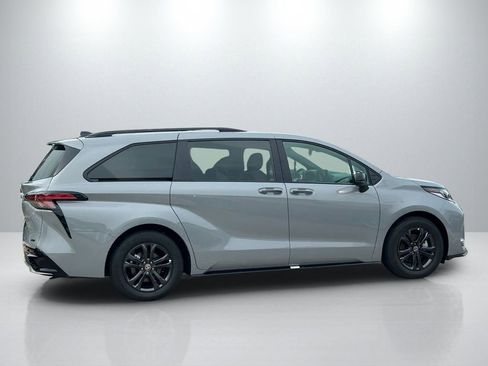 Certified 2026 Toyota Sienna XSE image 4