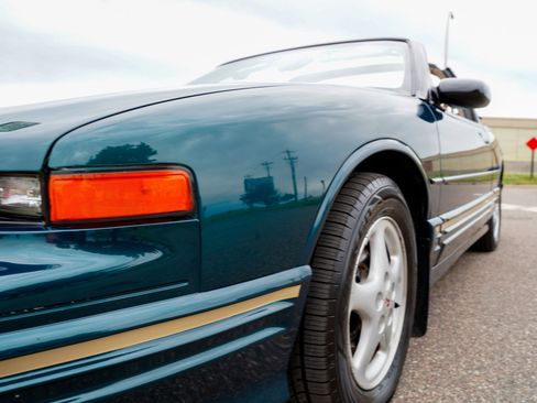 Used 1995 Oldsmobile Cutlass Supreme Convertible FWD image 24