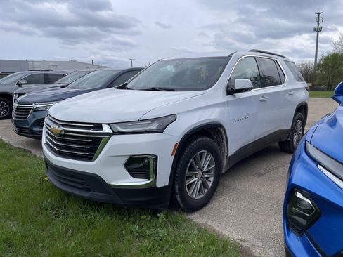 Used 2023 Chevrolet Traverse LT w/ LPO, Cargo Package image 1