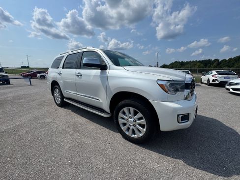 Used 2019 Toyota Sequoia Platinum AWD/4WD image 5