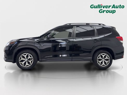 Used 2023 Subaru Forester Premium AWD/4WD image 3