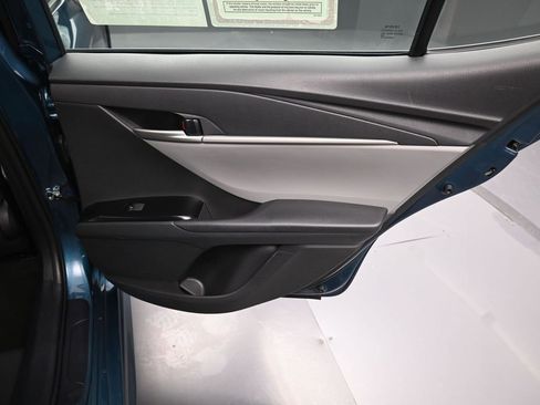 Used 2025 Toyota Camry SE image 33