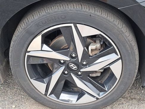 Used 2023 Hyundai Elantra Limited FWD image 9