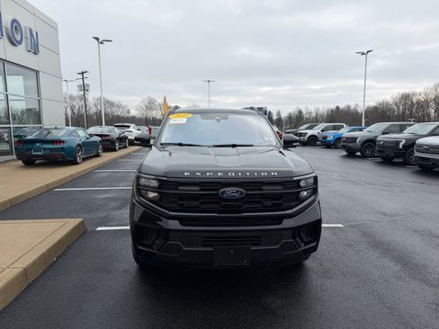 Certified 2025 Ford Expedition Active image 3
