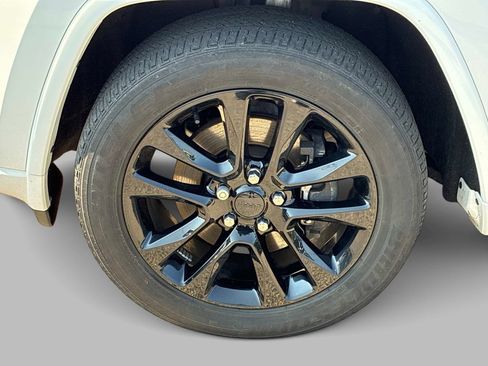 Certified 2021 Jeep Grand Cherokee Laredo X AWD/4WD image 19