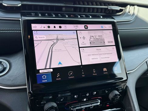 Certified 2023 Jeep Grand Cherokee Limited w/ Luxury Tech Group II AWD/4WD image 28