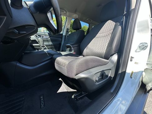 Used 2019 Nissan Rogue SV FWD image 12