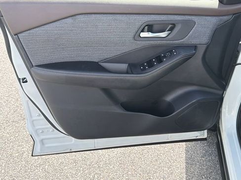 Used 2023 Nissan Rogue SV FWD image 10