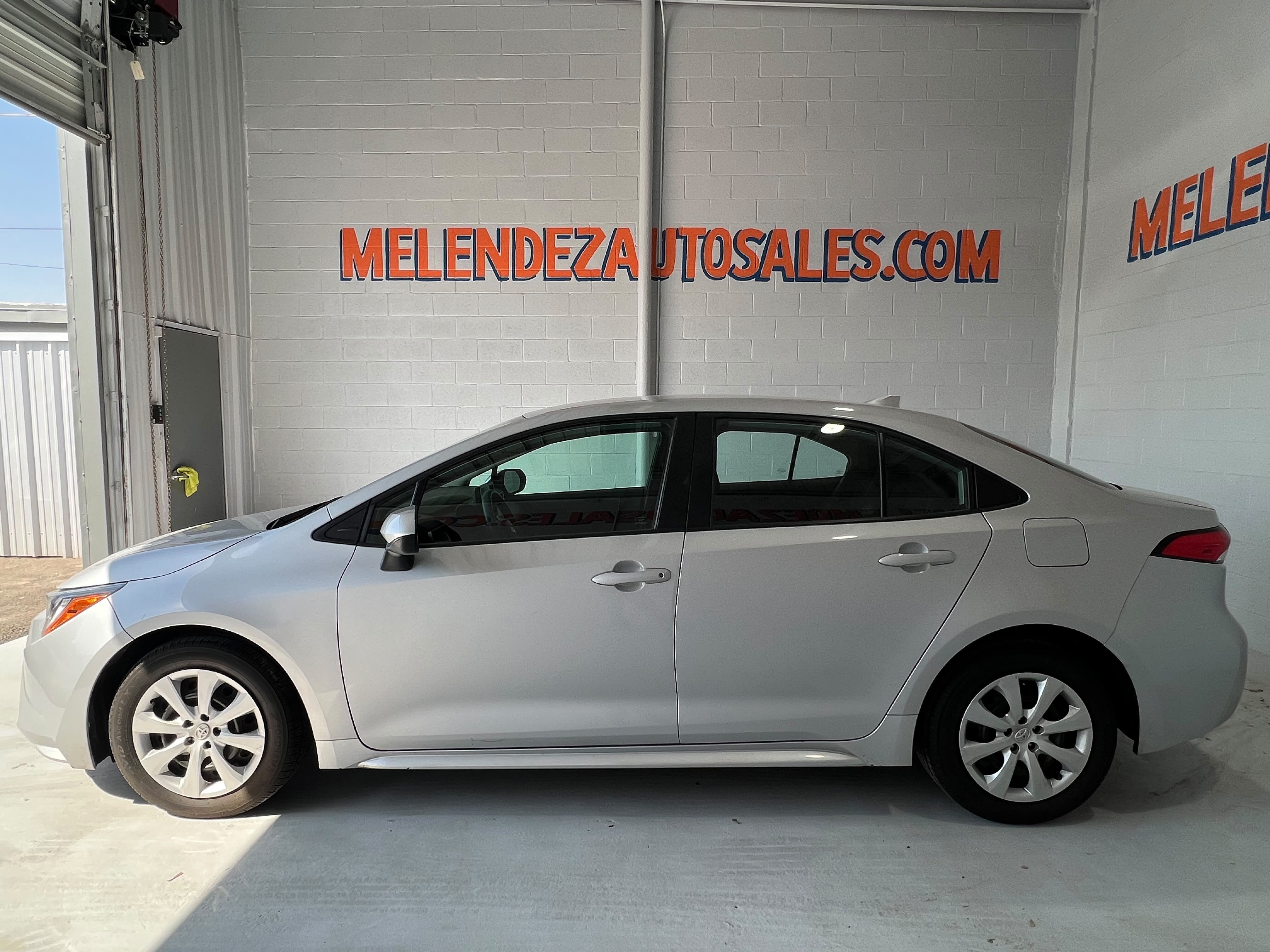 Used 2024 Toyota Corolla LE FWD image 2