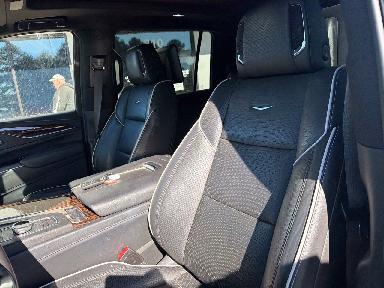 Used 2021 Cadillac Escalade ESV Premium Luxury w/ LPO, Radiant Package AWD/4WD image 3