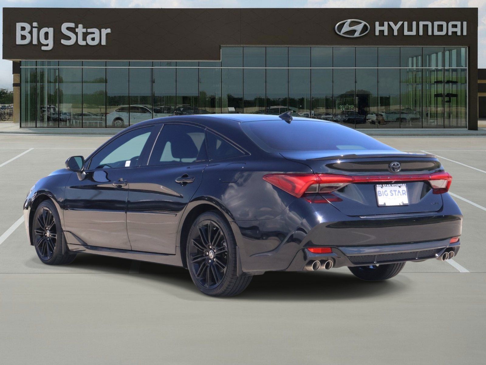 Used 2021 Toyota Avalon XSE FWD image 3