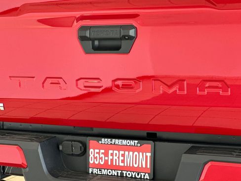 Used 2025 Toyota Tacoma SR5 AWD/4WD image 7