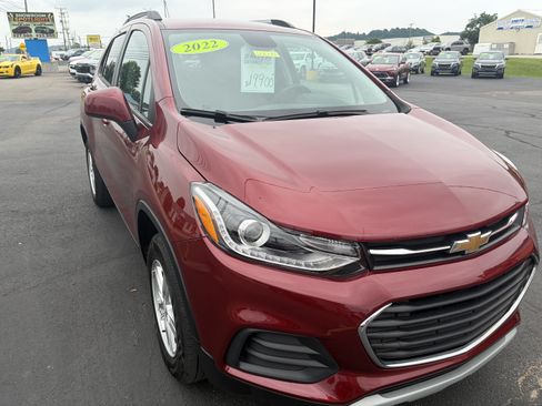 Used 2022 Chevrolet Trax LT w/ LT Convenience Package AWD/4WD image 5
