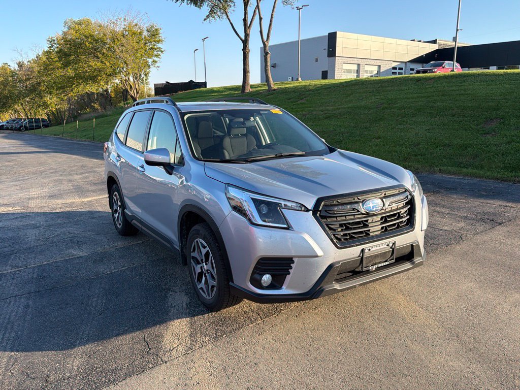 Used 2023 Subaru Forester Premium AWD/4WD image 2