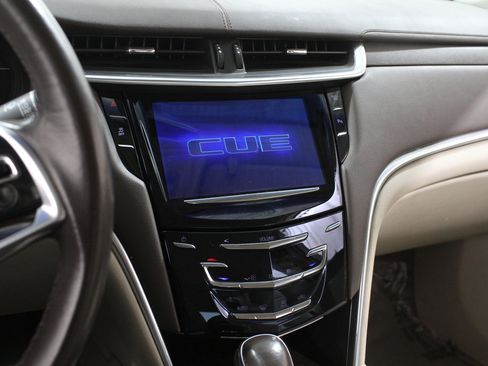 Used 2015 Cadillac XTS image 9