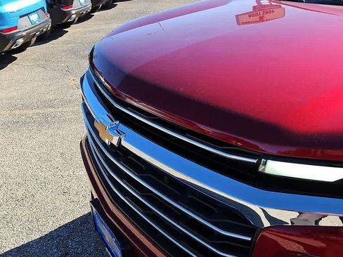 Used 2025 Chevrolet Traverse LT FWD image 17