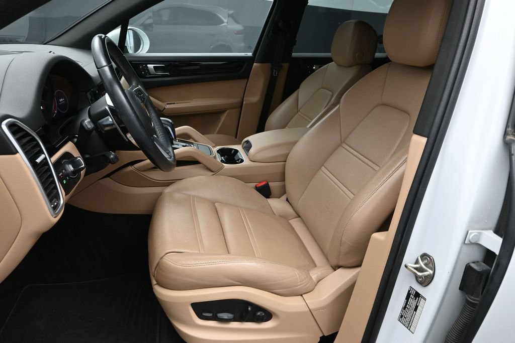 Certified 2022 Porsche Cayenne AWD/4WD image 5