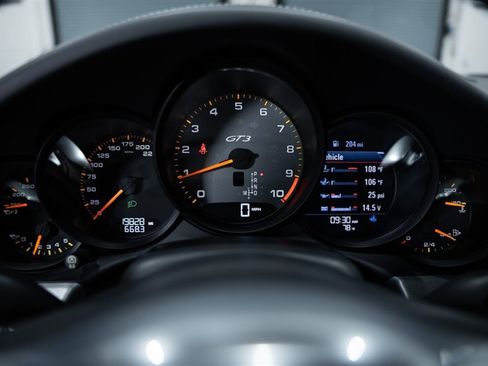 Used 2015 Porsche 911 GT3 RWD image 17
