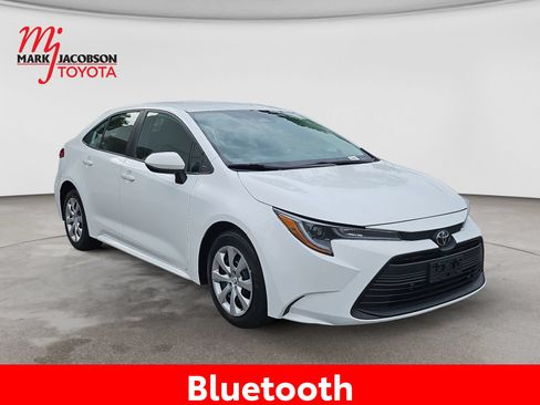 Used 2024 Toyota Corolla LE FWD image 5
