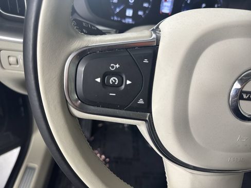 Used 2019 Volvo XC60 T6 Momentum w/ Multimedia Package AWD/4WD image 22