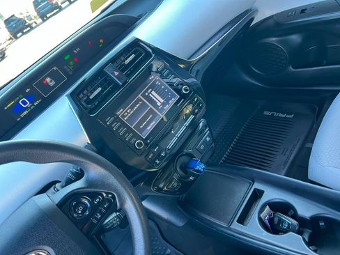 Used 2022 Toyota Prius LE FWD image 13