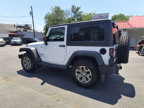 Used 2015 Jeep Wrangler Sport w/ Quick Order Package 24S AWD/4WD image 3