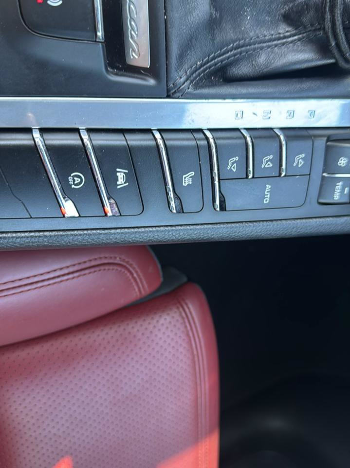Used 2020 Porsche Macan AWD/4WD image 17