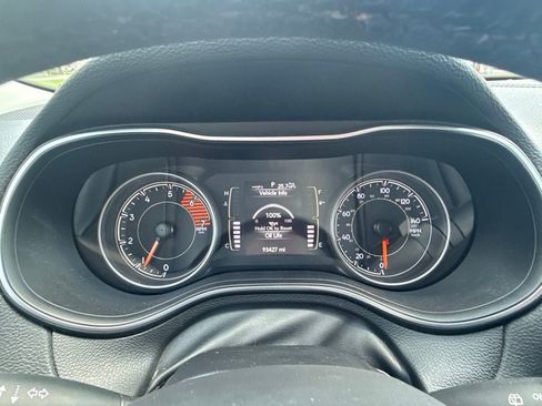 Used 2019 Jeep Cherokee Latitude Plus w/ Comfort/Convenience Group AWD/4WD image 23