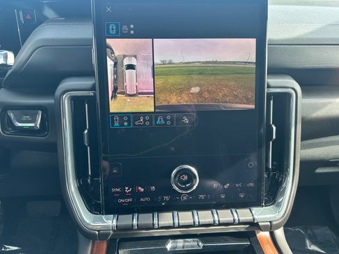 Used 2025 GMC Yukon XL Denali AWD/4WD image 61