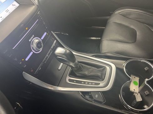 Used 2018 Ford Edge Titanium image 19