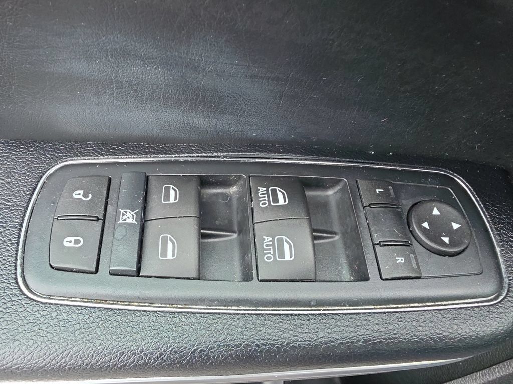 Used 2016 Chrysler 300 Limited RWD image 14