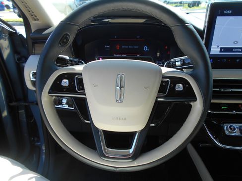 Used 2025 Lincoln Corsair Grand Touring w/ Equipment Group 302A AWD/4WD image 4