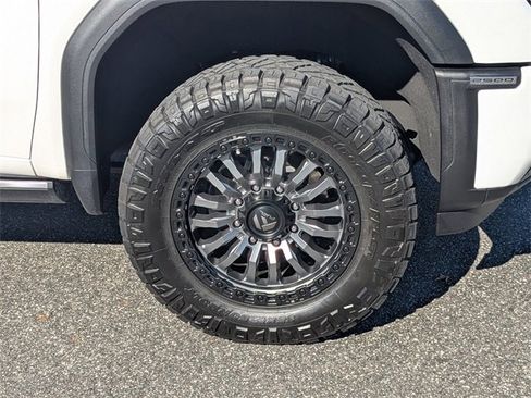 Used 2025 GMC Sierra 2500 Denali Ultimate image 10