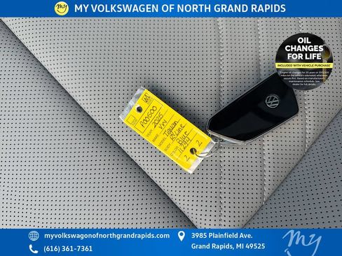 Used 2025 Volkswagen Tiguan SE R-Line AWD/4WD image 32
