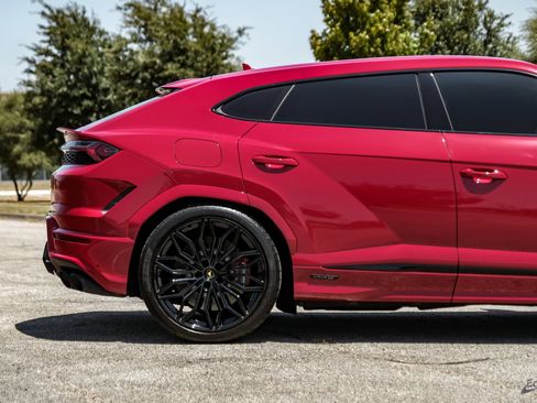 Used 2025 Lamborghini Urus SE AWD/4WD image 23