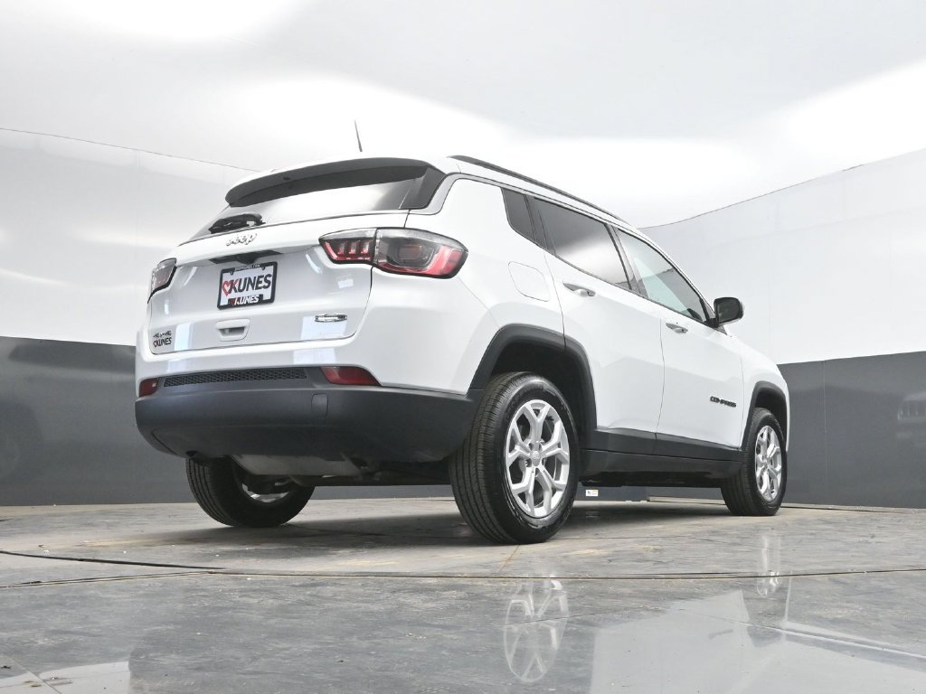 Used 2024 Jeep Compass Latitude AWD/4WD image 38