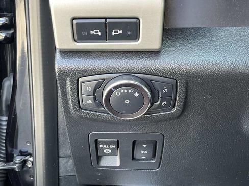 Used 2019 Ford F150 Lariat image 28